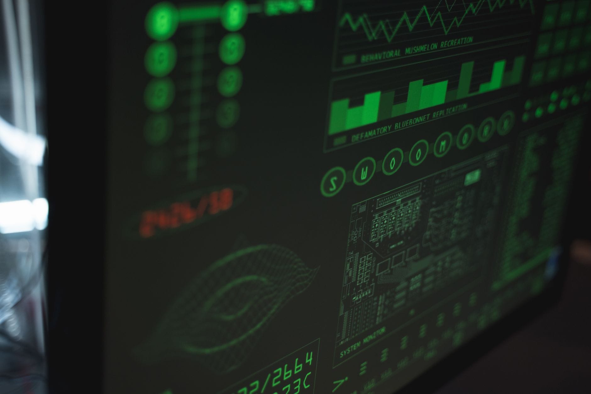 Zbliżenie na ekran komputera z interfejsem cyberbezpieczeństwa